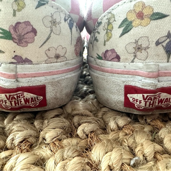 Vans Off The Wall, Women’s 8, Mens 6.5
Floral Pink Checker Slip-On Sneakers - Picture 5 of 9